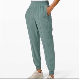 Lululemon wander jogger